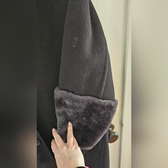 Vince Black Oversized Long Coat with Shearling Banded Sleeves Size Medium - Picture 5 of 11